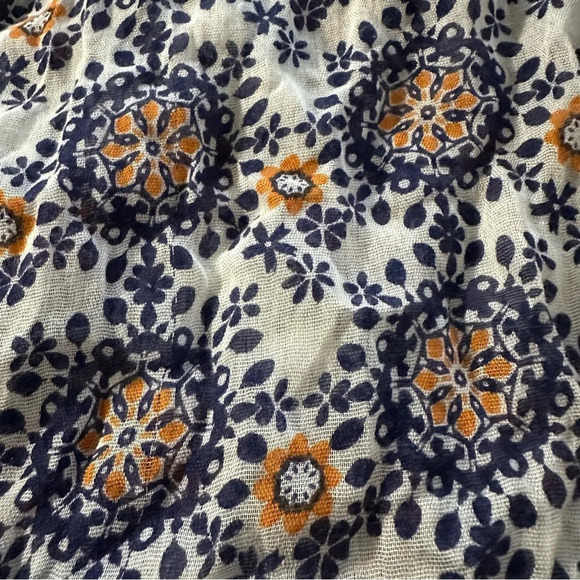 Charming Charlie women's floral infinity scarf - Picture 4 of 4